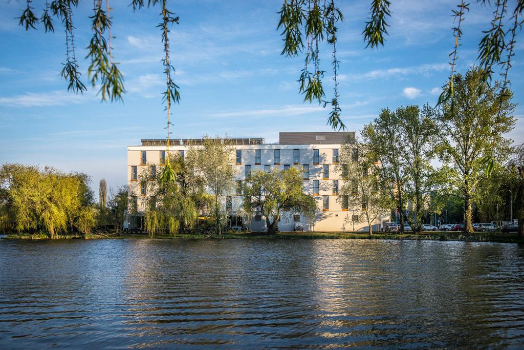 Best Western Plus Lakeside Hotel Секешфехервар Экстерьер фото