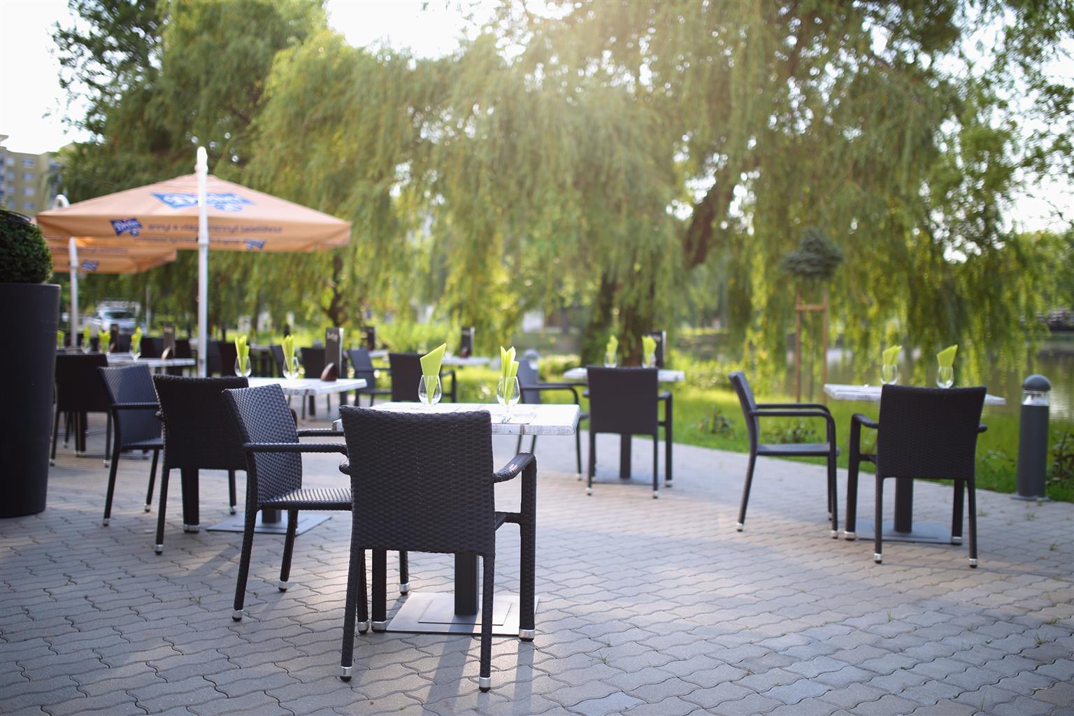 Best Western Plus Lakeside Hotel Секешфехервар Экстерьер фото