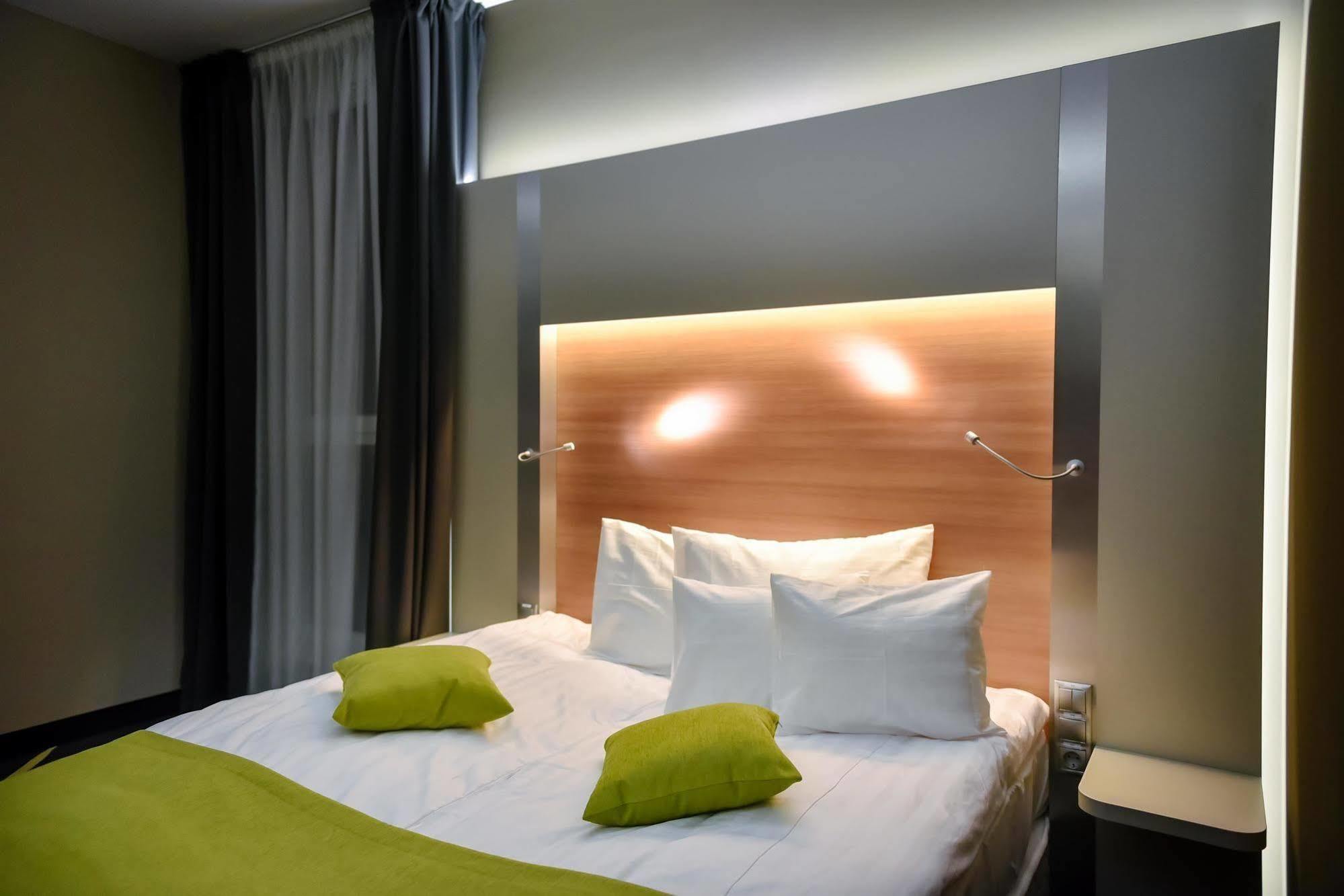 Best Western Plus Lakeside Hotel Секешфехервар Экстерьер фото